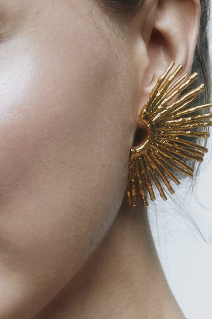 Pendientes de metal con borde ondulado 