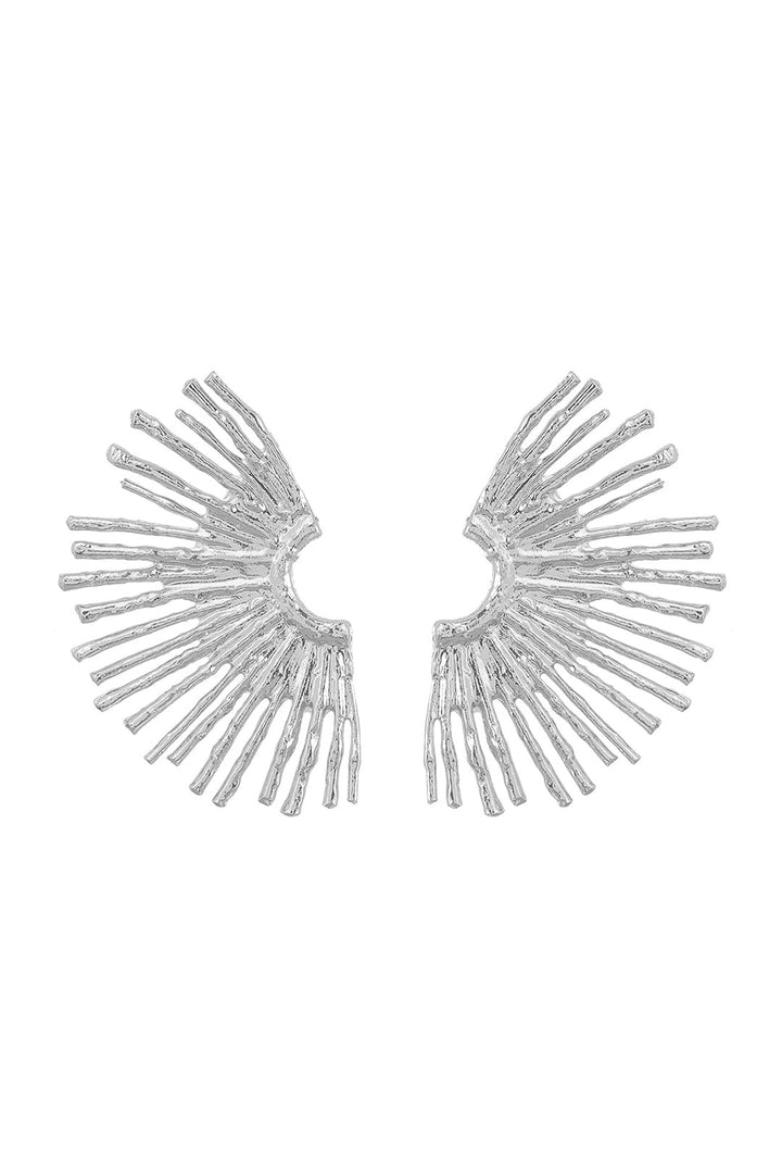 Pendientes de metal con borde ondulado 