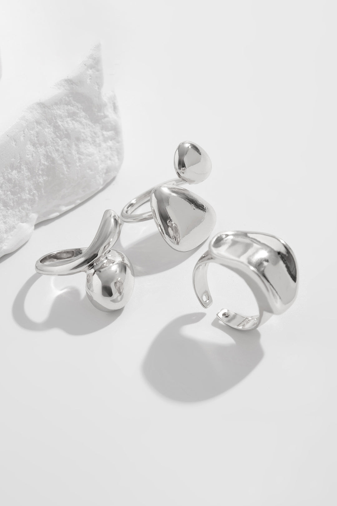 Anillos irregulares de metal