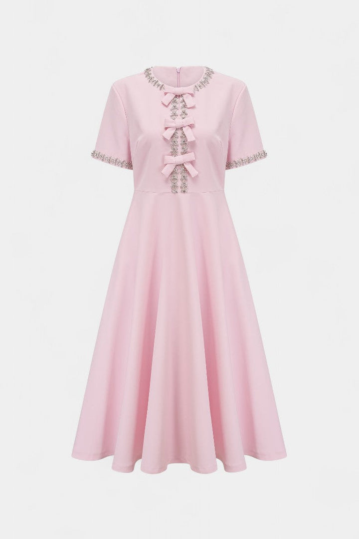 Vestido midi Linda acampanado con lazo de cristal y elegantes detalles