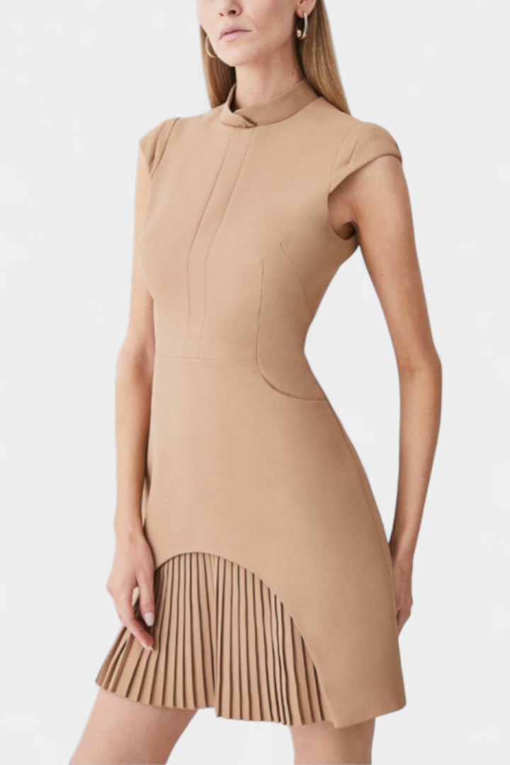 Karen Vestido Mini con Cuello Alto y Detalle Plisado