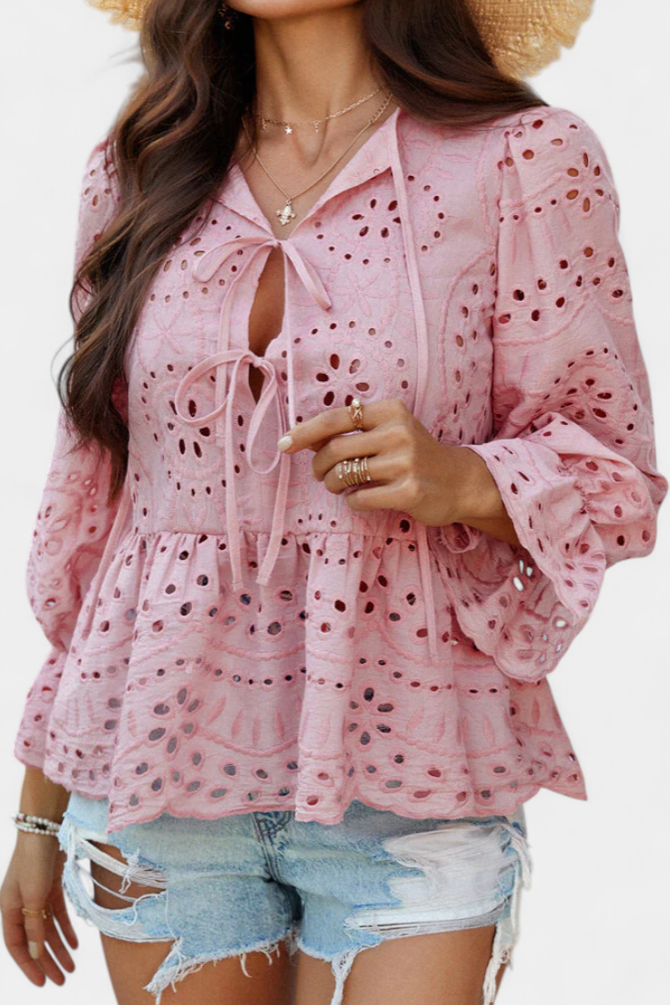 Kayden | Top Bohemio de Encaje con Corte Fluido