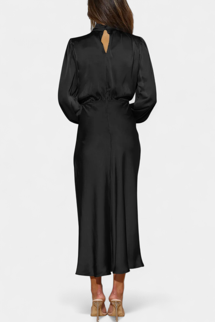 Cecila Vestido Maxi con Cuello Alto y Detalle Floral