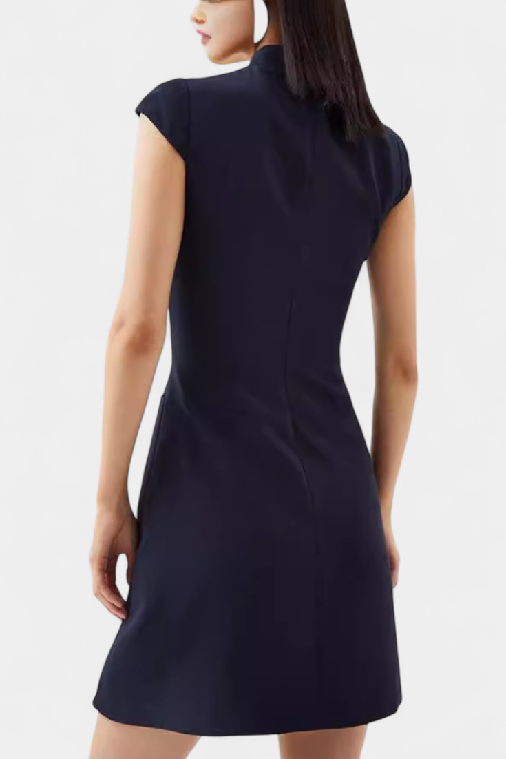 Karen Vestido Mini con Cuello Alto y Detalle Plisado