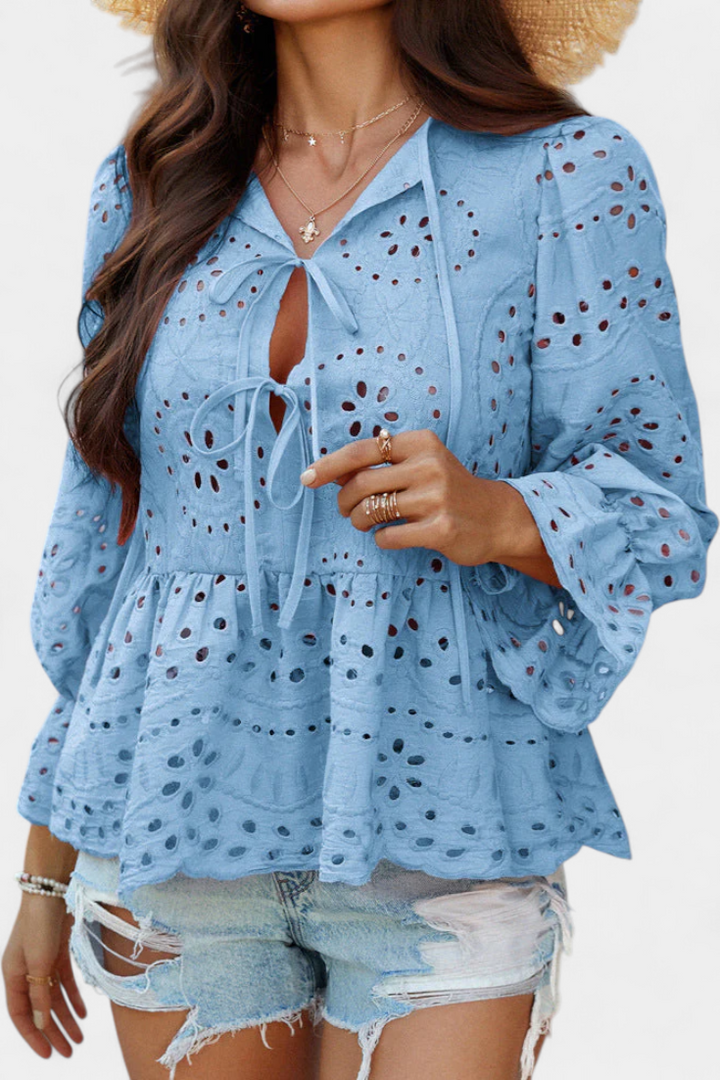 Kayden | Top Bohemio de Encaje con Corte Fluido