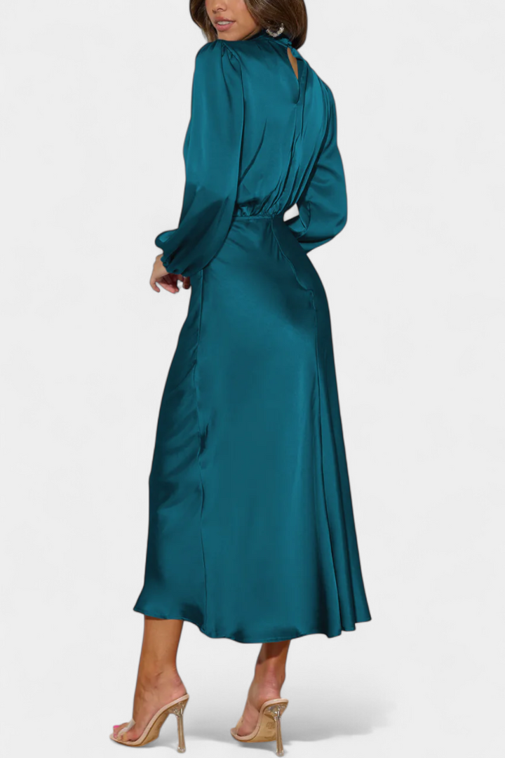 Cecila Vestido Maxi con Cuello Alto y Detalle Floral