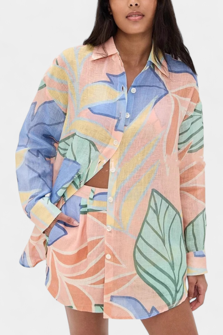 Lumina Conjunto Tropical con Camisa Holgada y Shorts de Cintura Alta