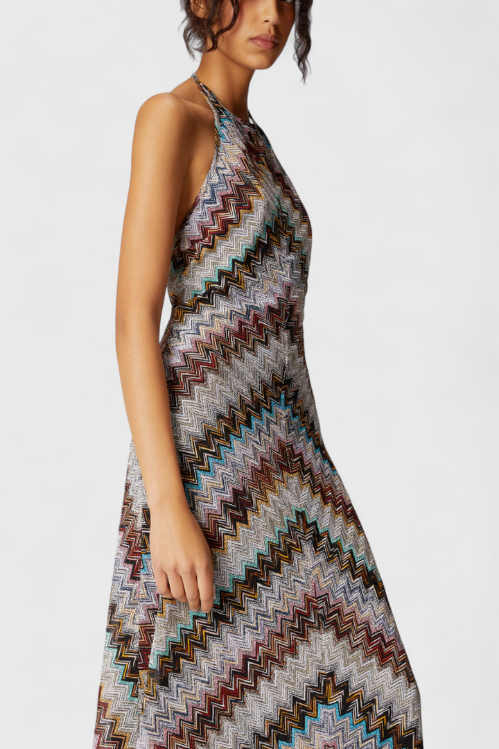 Melisa Vestido Largo Halter con Zigzag Lamé y Acabado Iridiscente