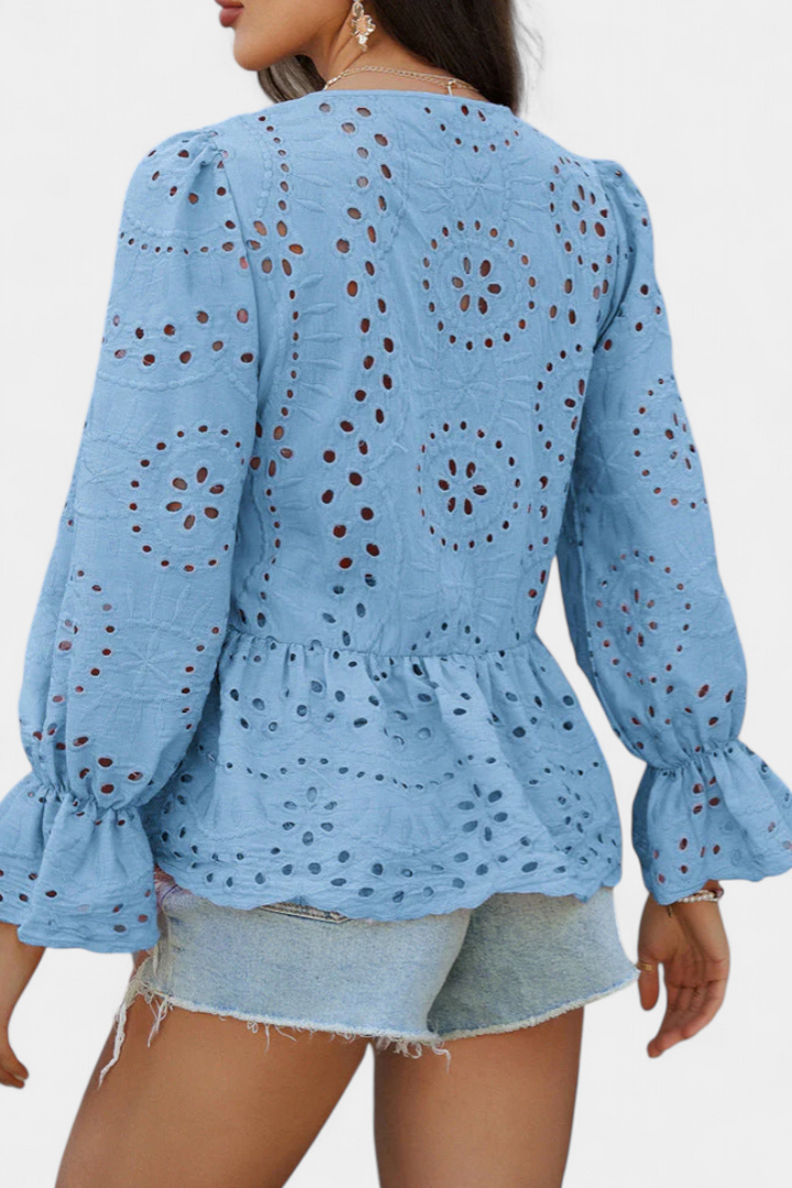 Kayden | Top Bohemio de Encaje con Corte Fluido